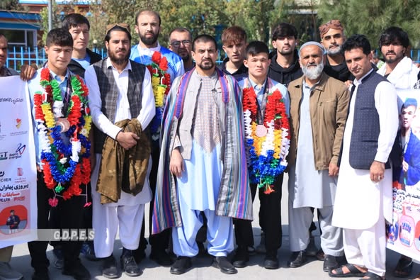 د کورش دوه کسيزه ملي لوبډله له اسيايي سياليو ډک لاس هېواد ته راستنه شوه