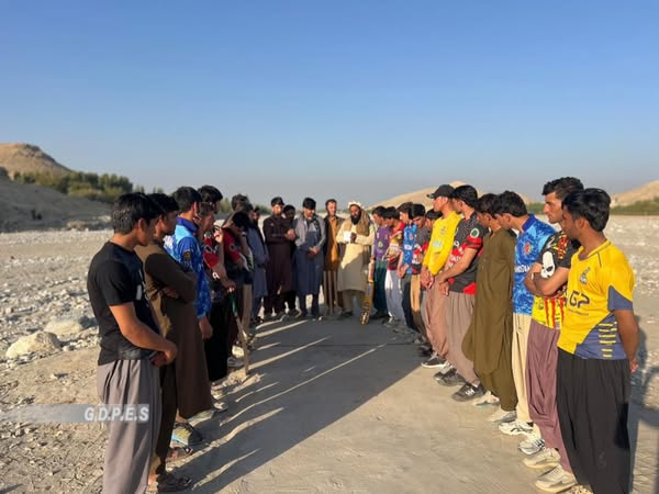 ننګرهار؛ کوټ ولسوالۍ کې د ٢٠ لوبډلو ترمنځ د ټېپ بال کرېکټ سیالۍ پیل شوې