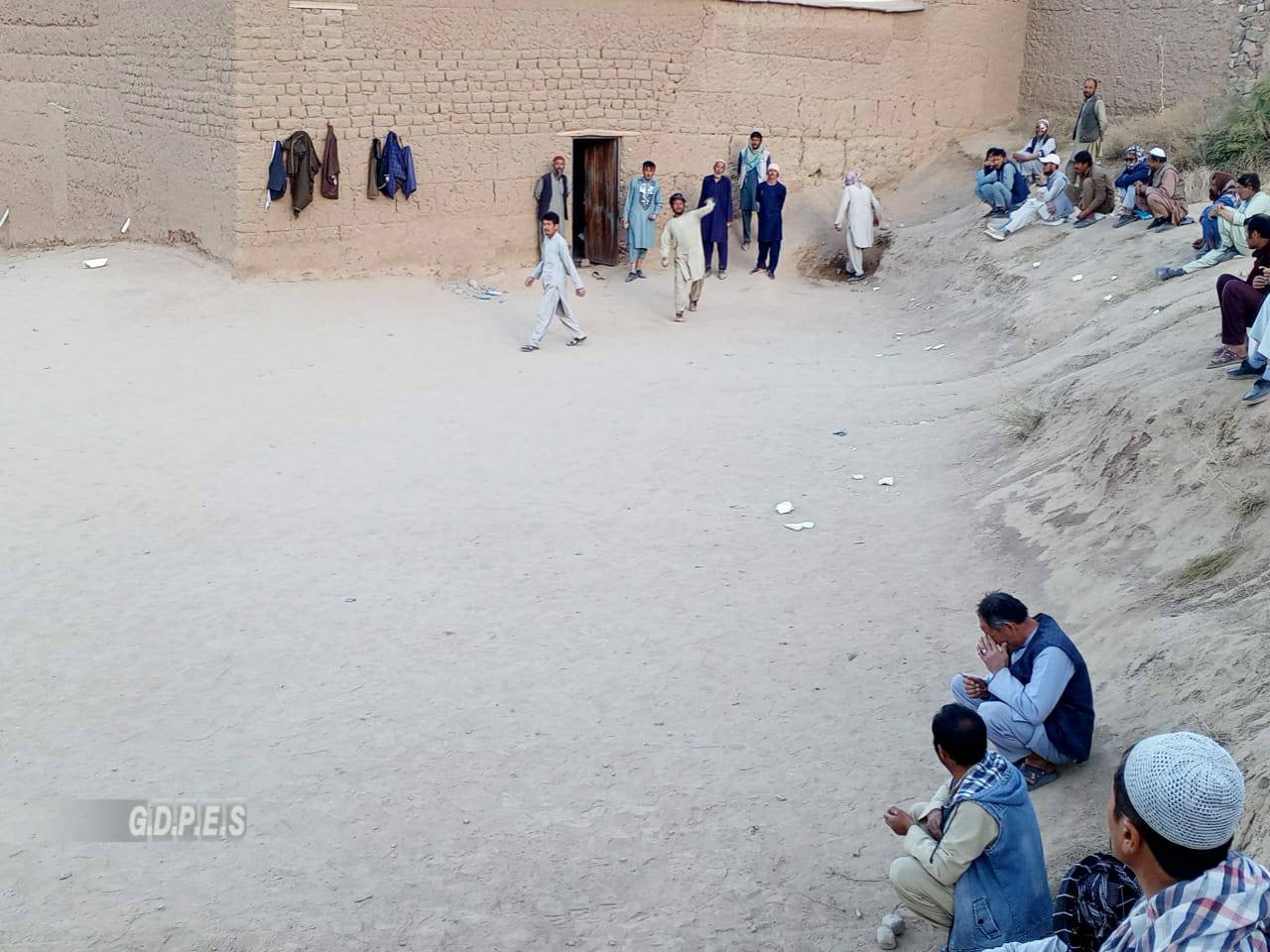 دایکندی؛ رقابت‌های عنعنوی سنکگیرگ «نشانه‌زنی» در منطقه چبراسگ ولسوالی شهرستان برگزار شد