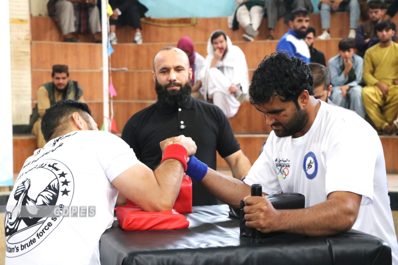 کابل؛ نخستین دور مسابقات زور دست با اشتراک ۲۰۰ ورزشکار آغاز شد