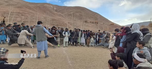 بامیان؛ رقابت های ریسمان کشی با اشتراک ۱۰ تیم در ولسوالی پنجاب برگزار شد