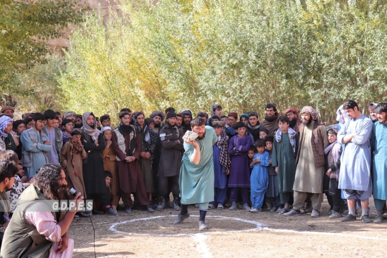 غور؛ رقابت های پرتاب سنگ با اشتراک ۲۸ تن در ولسوالی مرغاب برگزار شد