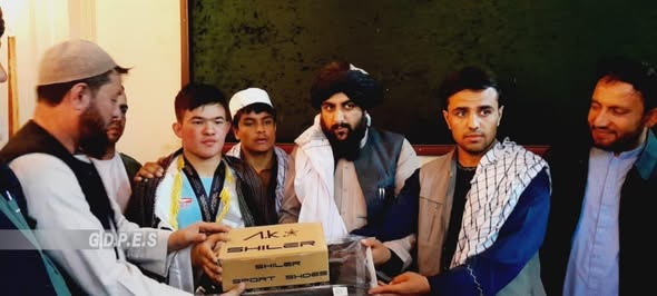 محمد یحیی محمدی، ورزشکار افغان مدالآور از بحرین، از سوی والی بغلان الحاج مولوی عبدالرحمن ح.قانی مورد تقدیر قرار گرفت