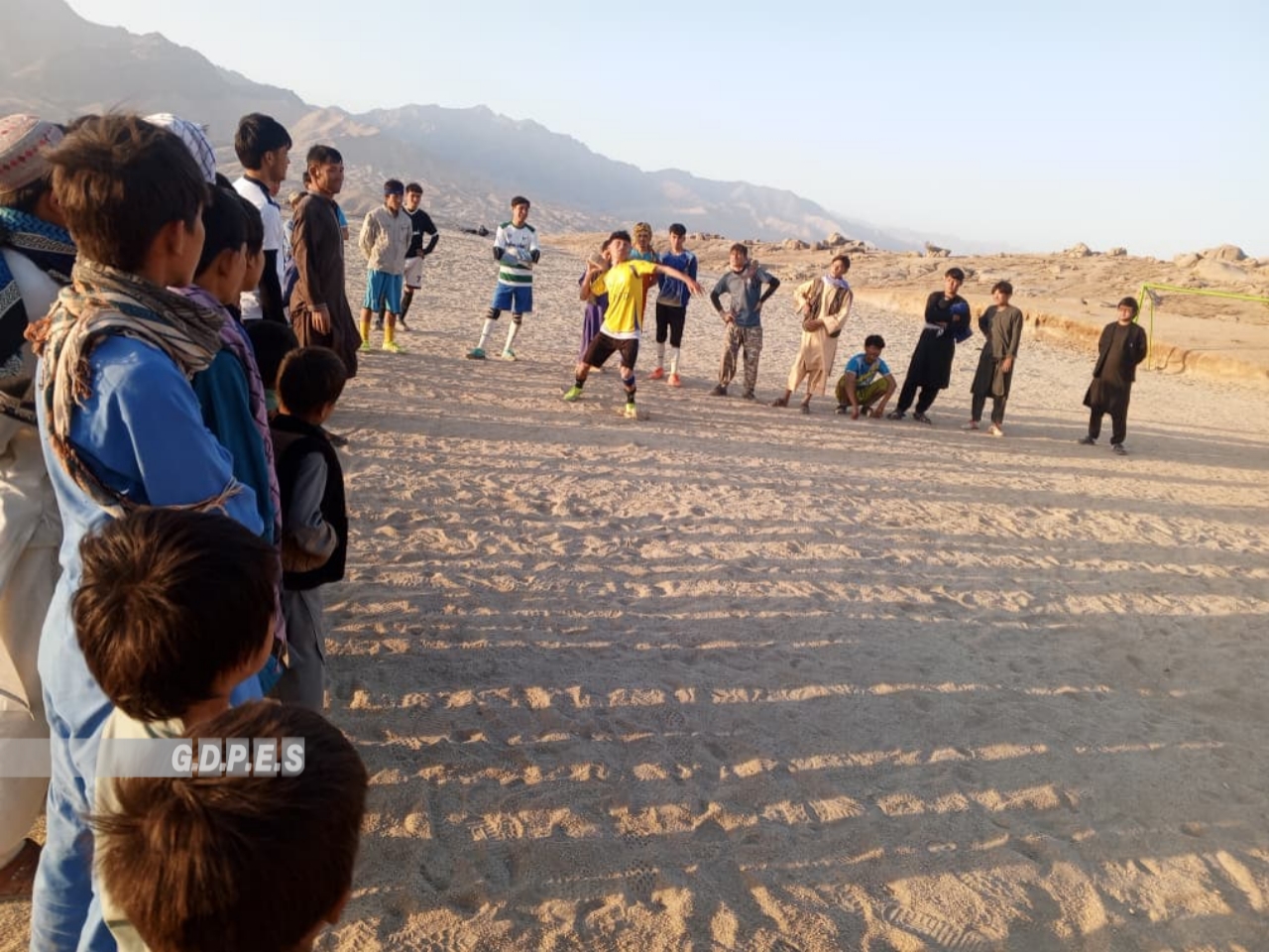 دایکندی؛ رقابت های پرتاب سنگ با اشتراک ۲۶ تن در ولسوالی شهرستان برگزار شد