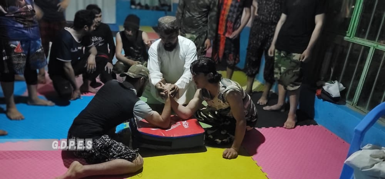 زابل؛ مرکز قلات ښار کې د ۲۶ ورزشکارانو ترمنځ د لاس چپه کولو سیالۍ ترسره شوې