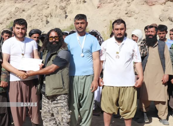 غور؛ رقابت های پرتاب سنگ با اشتراک ۲۱ تن در ولسوالی چهارسده برگزار شد