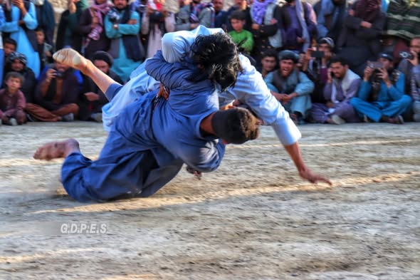 غور؛ رقابت های کشتی محلی با اشتراک ۲۴ تن د رولسوالی چهار سده برگزار شد