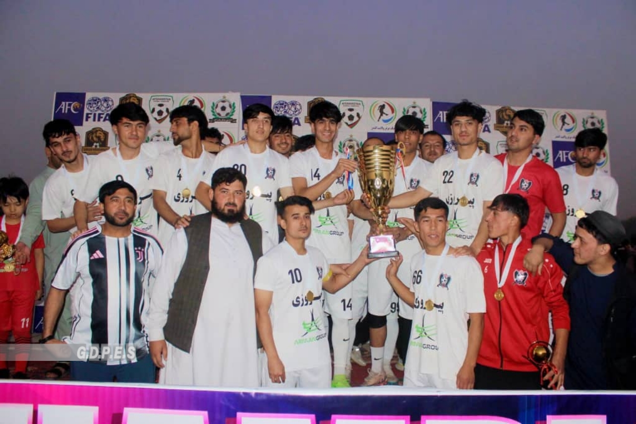 کندز؛ رقابت های لیگ برتر فوتبال با اشتراک ۱۰ تیم در و میدان ورزشی سپین زر پایان یافت