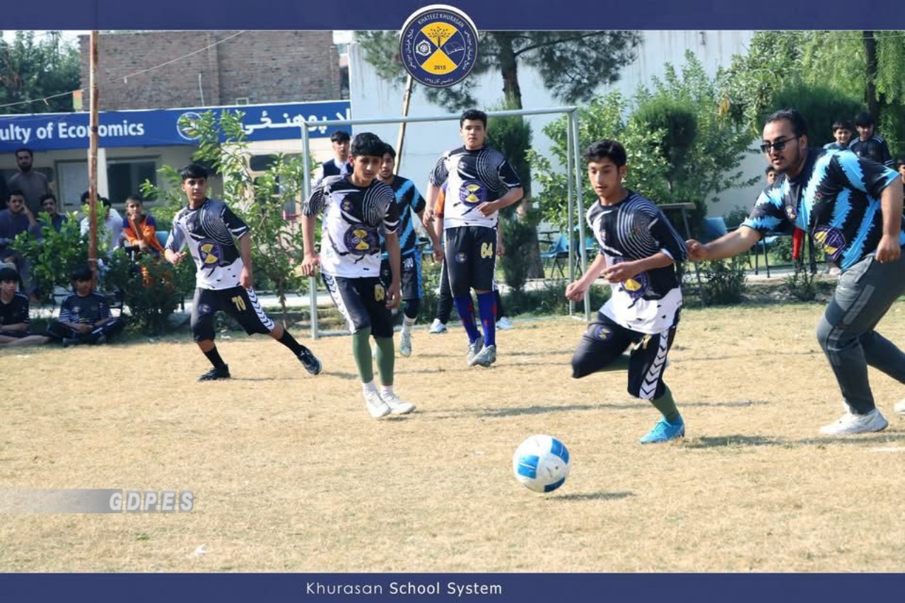 ننګرهار؛ په مرکز جلال اباد ختیځ خراسان لېسه کې د ۱۴ لوبډلو ترمنځ د فوټسال سيالۍ پيل شوې