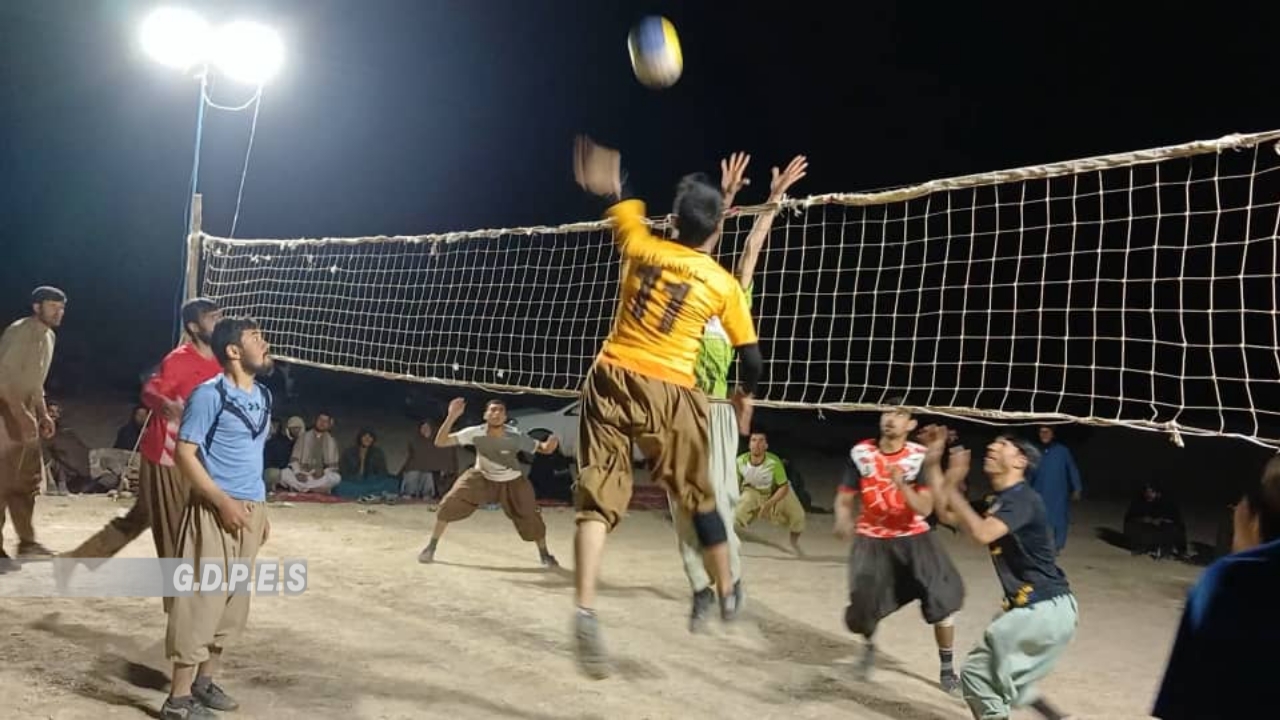 بلخ؛ چاهي ولسوالۍ کې د ۱۲ لوبډلو ترمنځ د والیبال سیالۍ ترسره شوې