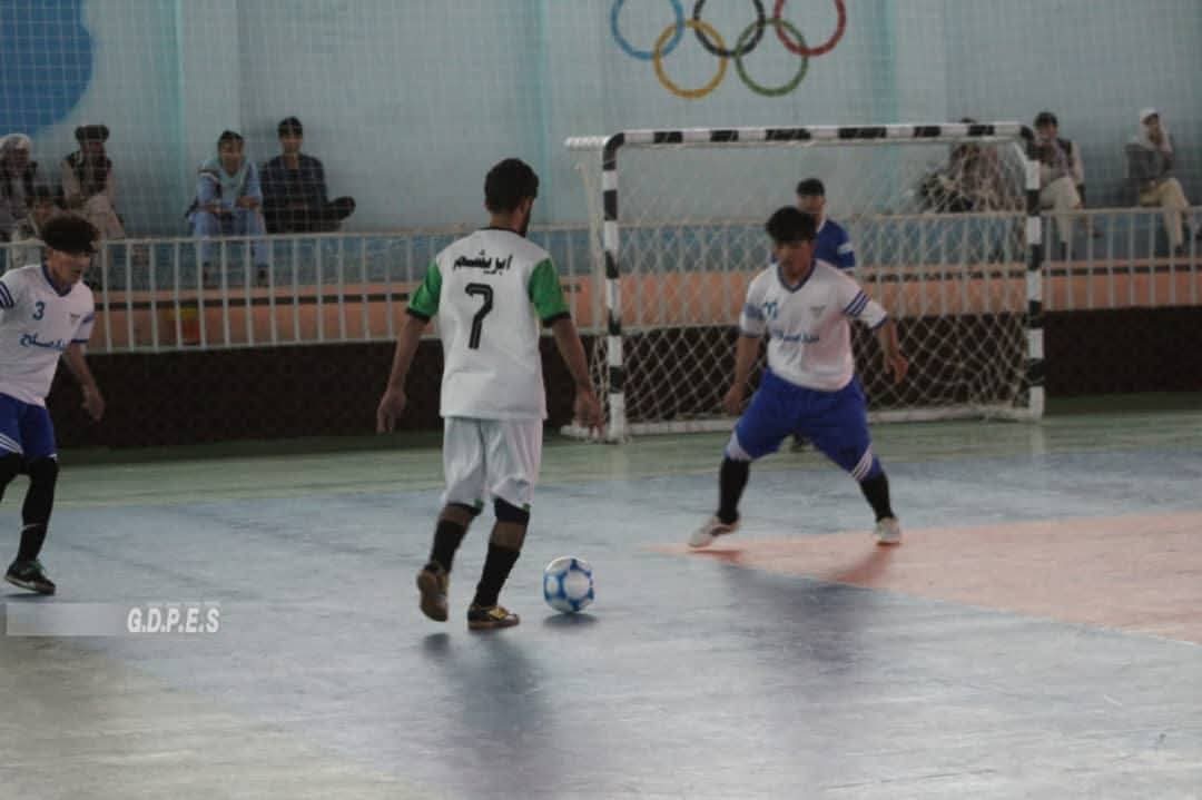 غزنی؛ رقابت‌های فوتسال با اشتراک ۴۰ تیم در شهر این ولایت آغاز شد 