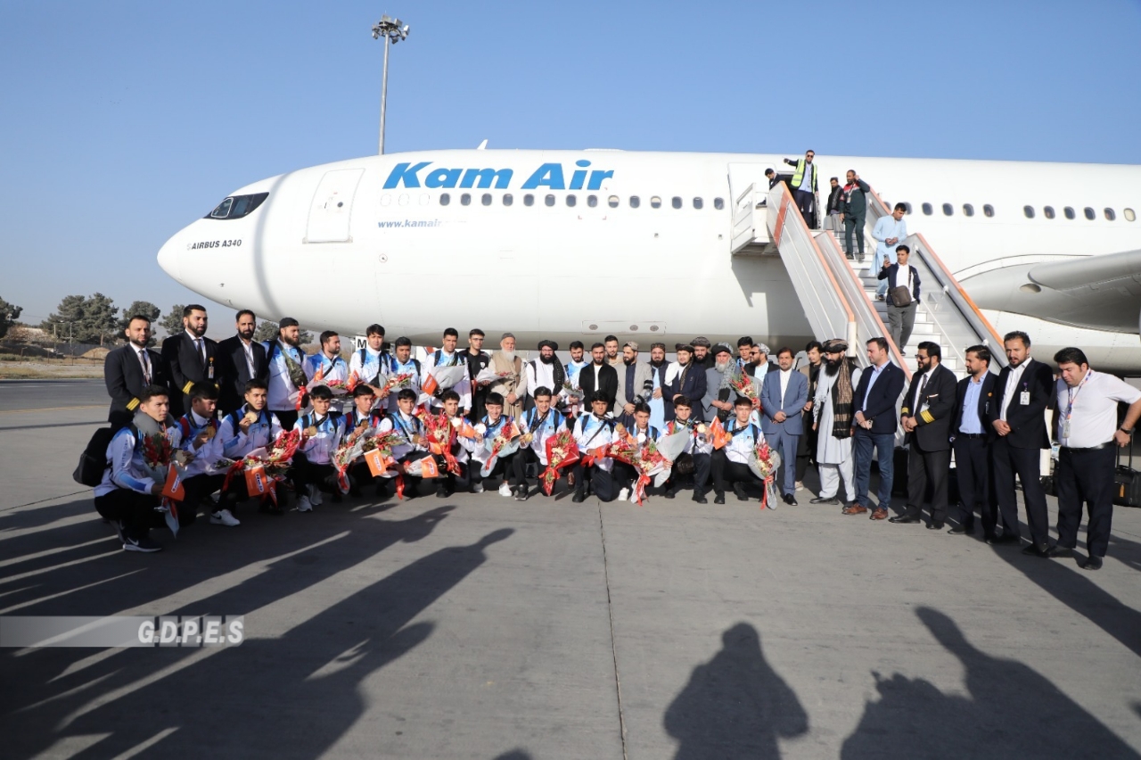 د فوټسال له ۱۷ کلونو کم عمره ملي لوبډله د اسيايي سياليو له اتلولۍ ګټلو وروسته هېواد ته راستنه شوه