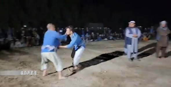 بلخ؛ مسابقات پهلوانی کورش با اشتراک ۴۰ ورزشکار در ولسوالی شورتپه برگزار شد