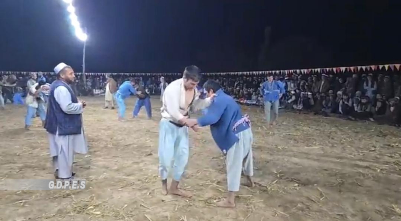 بلخ؛ مسابقات پهلوانی کورش میان ۶۰ ورزشکار در ولسوالی بلخ برگزار گردید