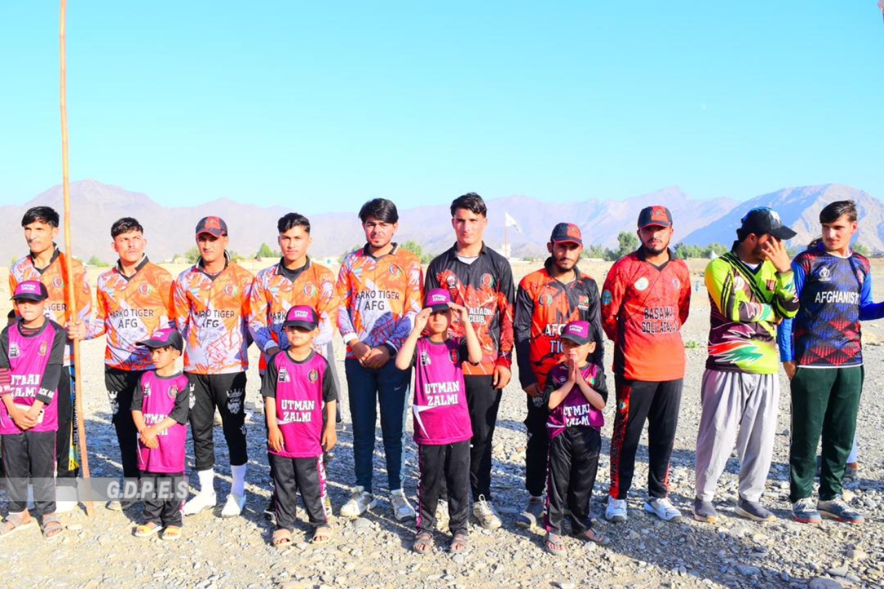 ننګرهار؛ مومند درې ولسوالۍ کې د ٥٦ لوبډلو ترمنځ د ټېپ بال کرېکټ سیالۍ پیل شوې