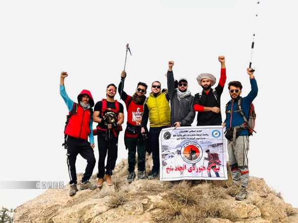 بلخ؛ صعود تیم کوهنوری اتحاد بلخ به کوه جانور در ولسوالی مارمول