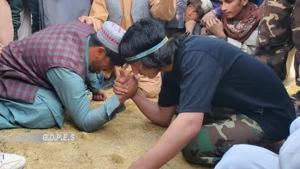 زابل؛ شاجوی ولسوالی کې د ۵۰ ورزشکارانو ترمنځ د لاس چپه کولو سیالۍ ترسره شوې