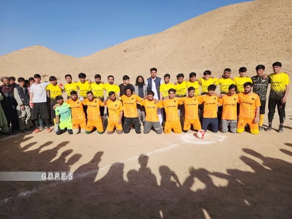 غور؛ مرکز فیروز کوه ښار کې د ۱۰ لوبډلو ترمنځ د فوټبال لومړی درجه لیګ سیالۍ پيل شوې