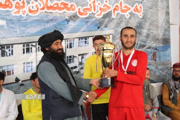 دایکندي؛ مرکز نیلي ښار کې د ۱۰ لوبډلو ترمنځ د فوټسال سیالۍ پای ته ورسېدې