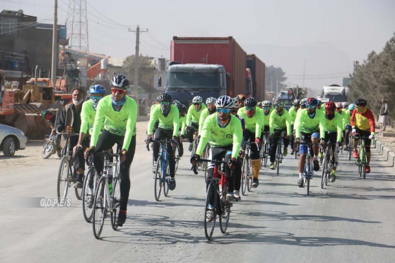 کابل؛ د ۵۵ بایسکل ځغلوونکو ترمنځ د بايسکل ځغلونې ملي ټاکنيزې سيالۍ پيل شوې