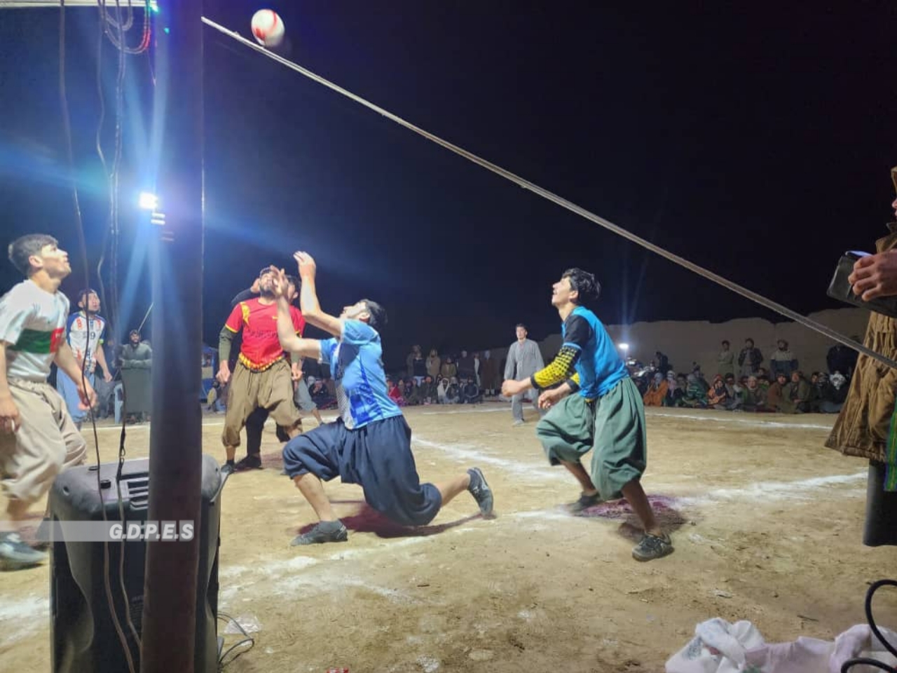 بلخ؛ دولت آباد ولسوالۍ کې د شپږو لوبډلو ترمنځ د والیبال سیالۍ ترسره شوې