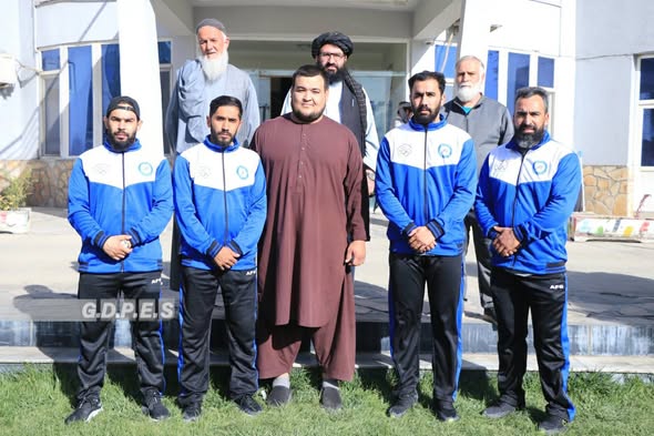 کابل؛ د وزن پورته کولو ۶ کسيزه لوبډله سعودي عربستان ته روانه شوه