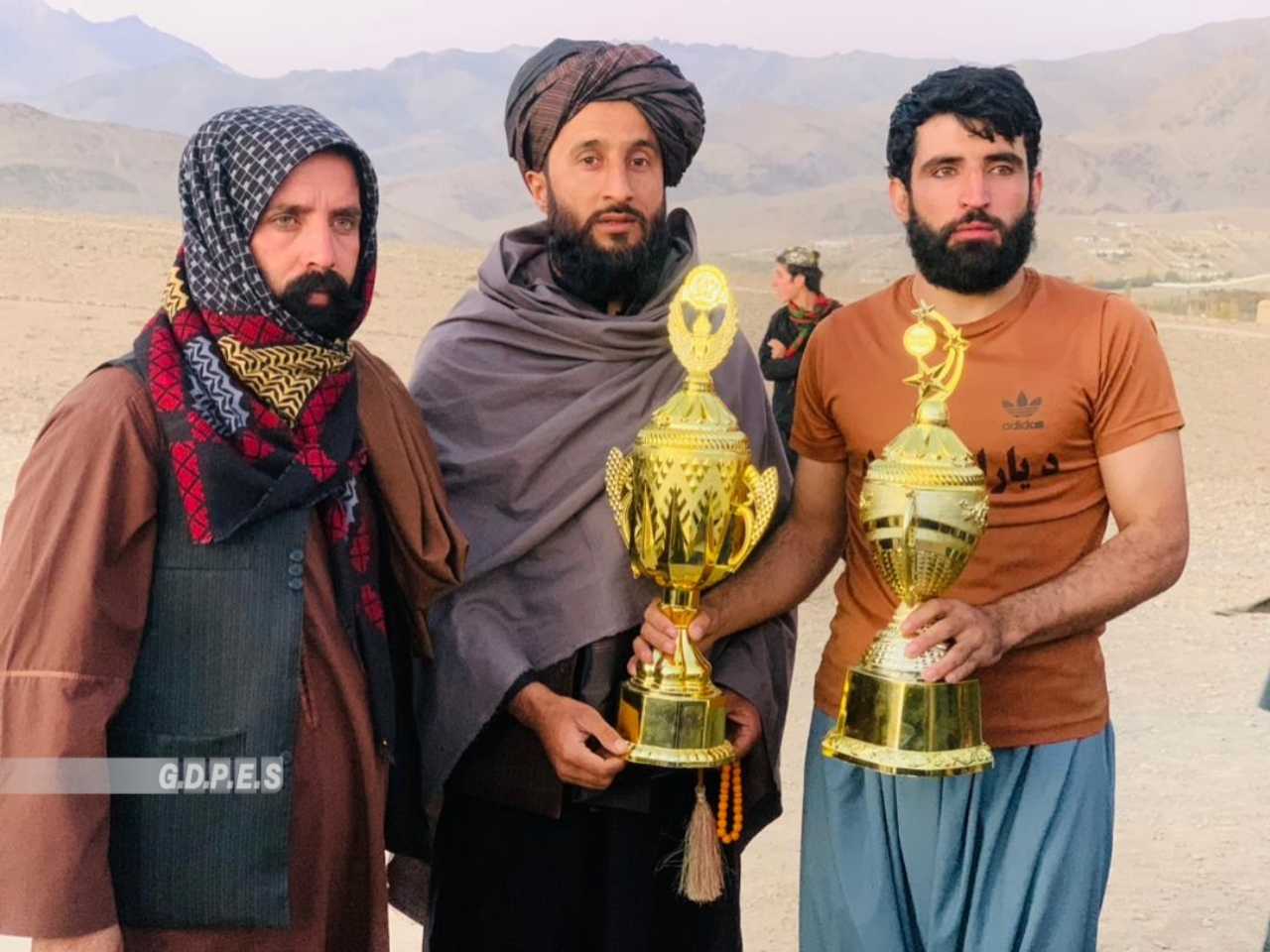 ميدان وردگ؛ چک ولسوالۍ کې د شپږو لوبډلو ترمنځ د ټېپ بال کرېکټ سيالۍ پای ته ورسېدې