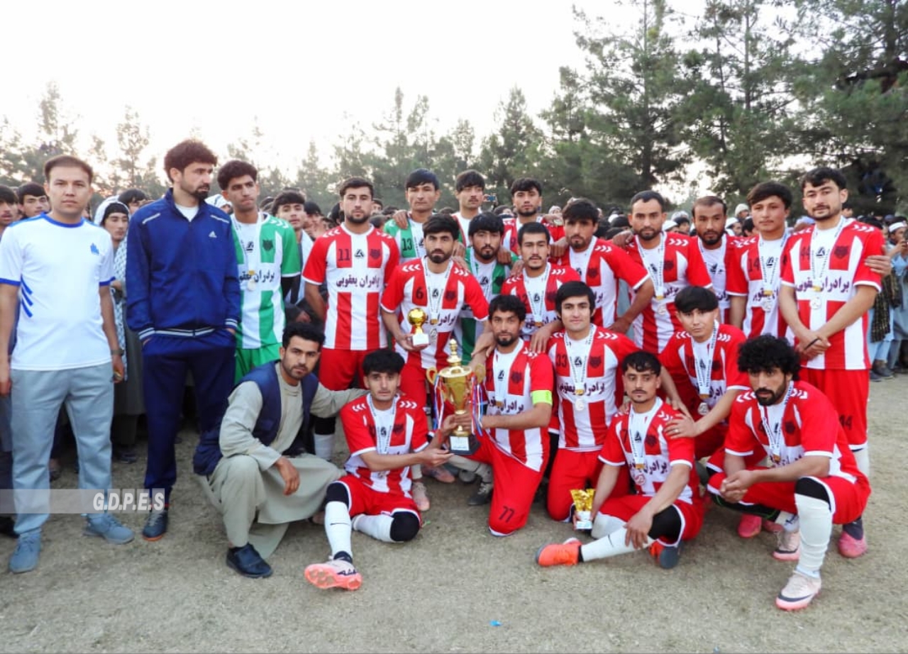 تخار؛ رقابت های فوتبال با اشتراک ۱۲ تیم در ولسوالی دشت قلعه پایان یافت