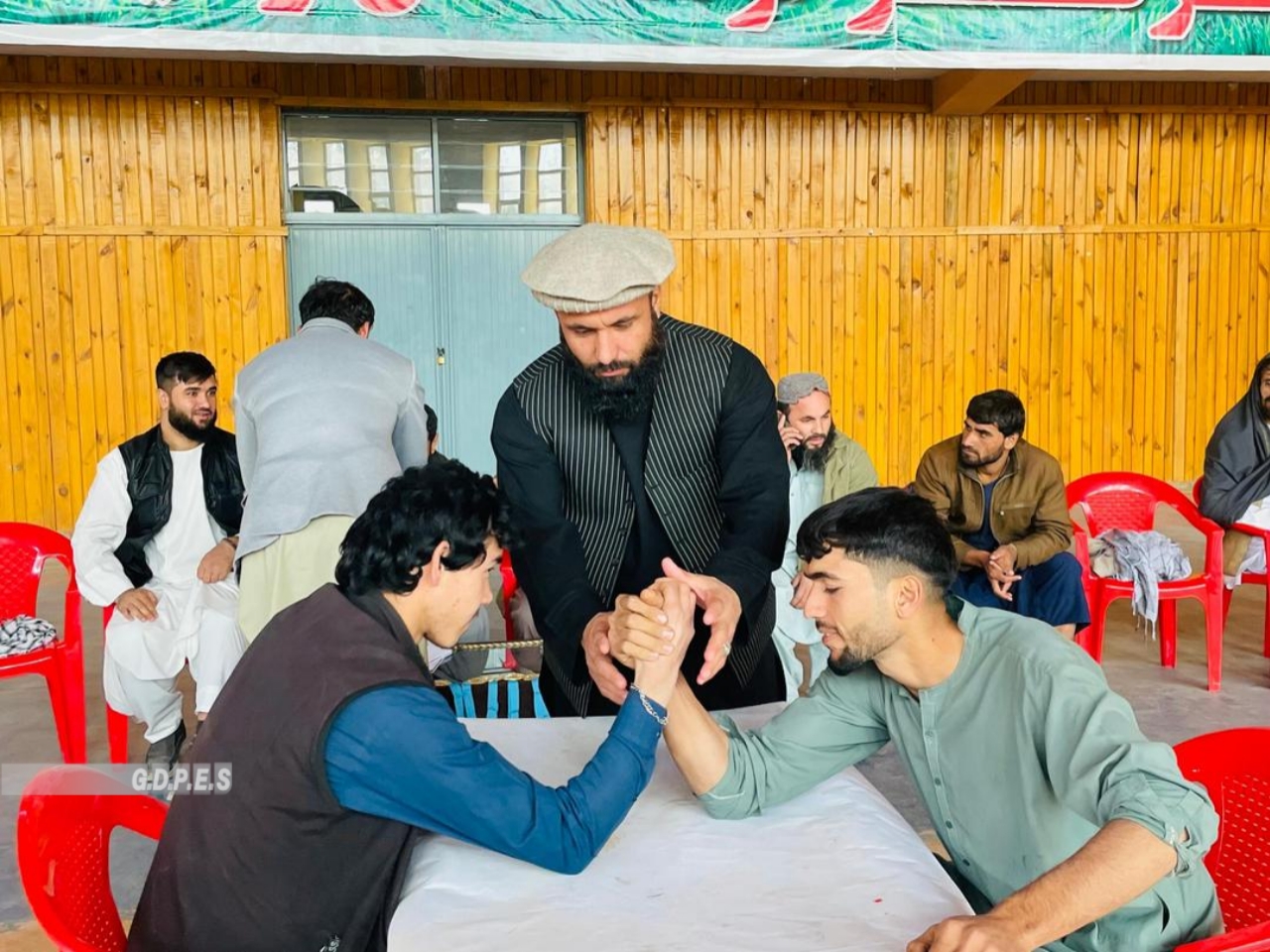 بغلان؛ مسابقات پرتاب سنگ و دست کشتی با اشتراک ۲۰ ورزشکار در شهر پلخمری برگزار گردید