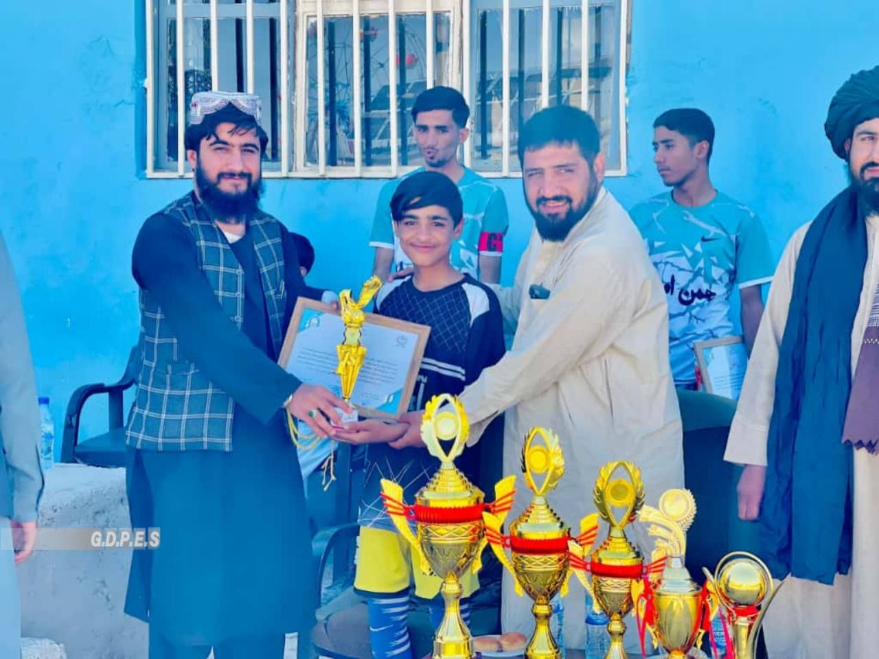 نیمروز؛ مسابقات فوتسال با اشتراک شانزده تیم با قهرمانی تیم صنف یازده الف به پایان رسید