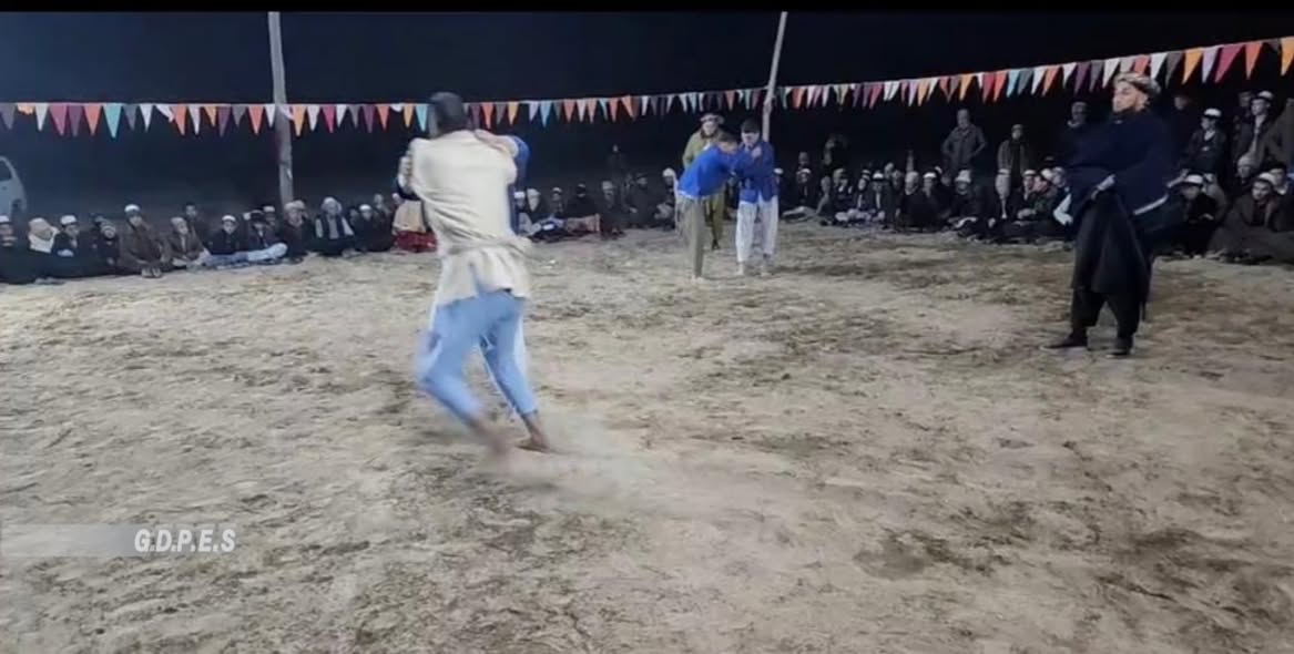 بلخ؛ شورتپه ولسوالۍ کې د ۵۰ کورشکارانو ترمنځ د کورش سیمه ییزې سیالۍ ترسره شوې