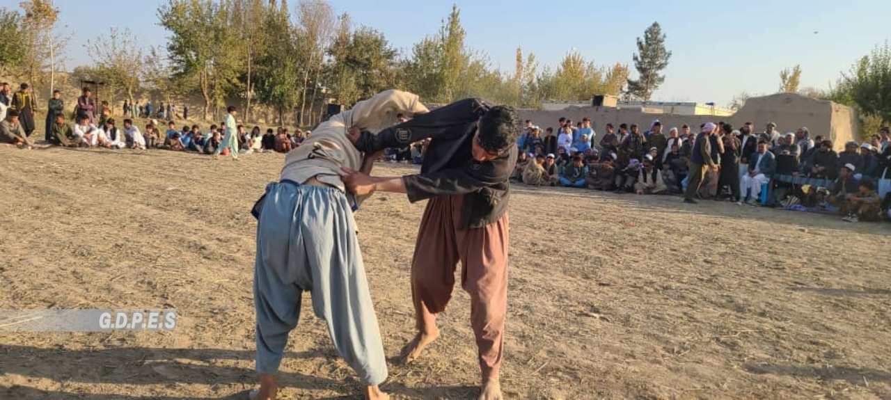 کندز؛ قلعه زال ولسوالۍ کې د ۶۰ ورزشکارانو ترمنځ د کورش دودیزې سیالۍ ترسره شوې