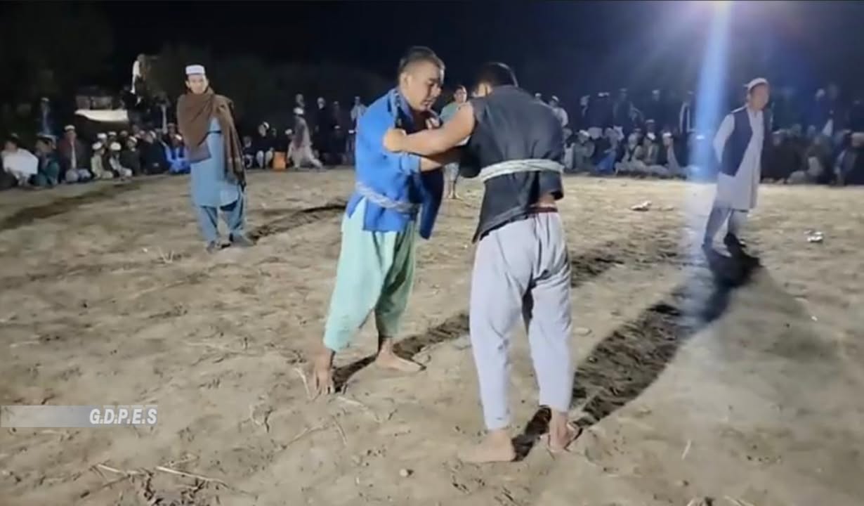 بلخ؛ مسابقات پهلوانی کورش با اشتراک ۶۰ ورزشکار در ولسوالی نهرشاهی برگزار گردید