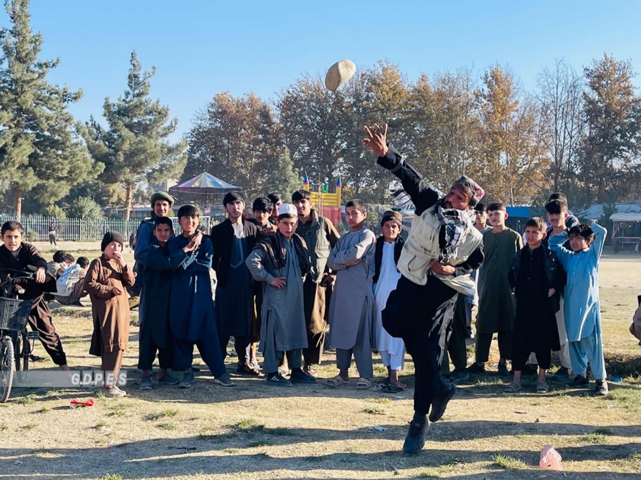 تخار؛ رقابت های پرتاب سنگ با اشتراک ۲۰ تن در شهر تالقان برگزار شد