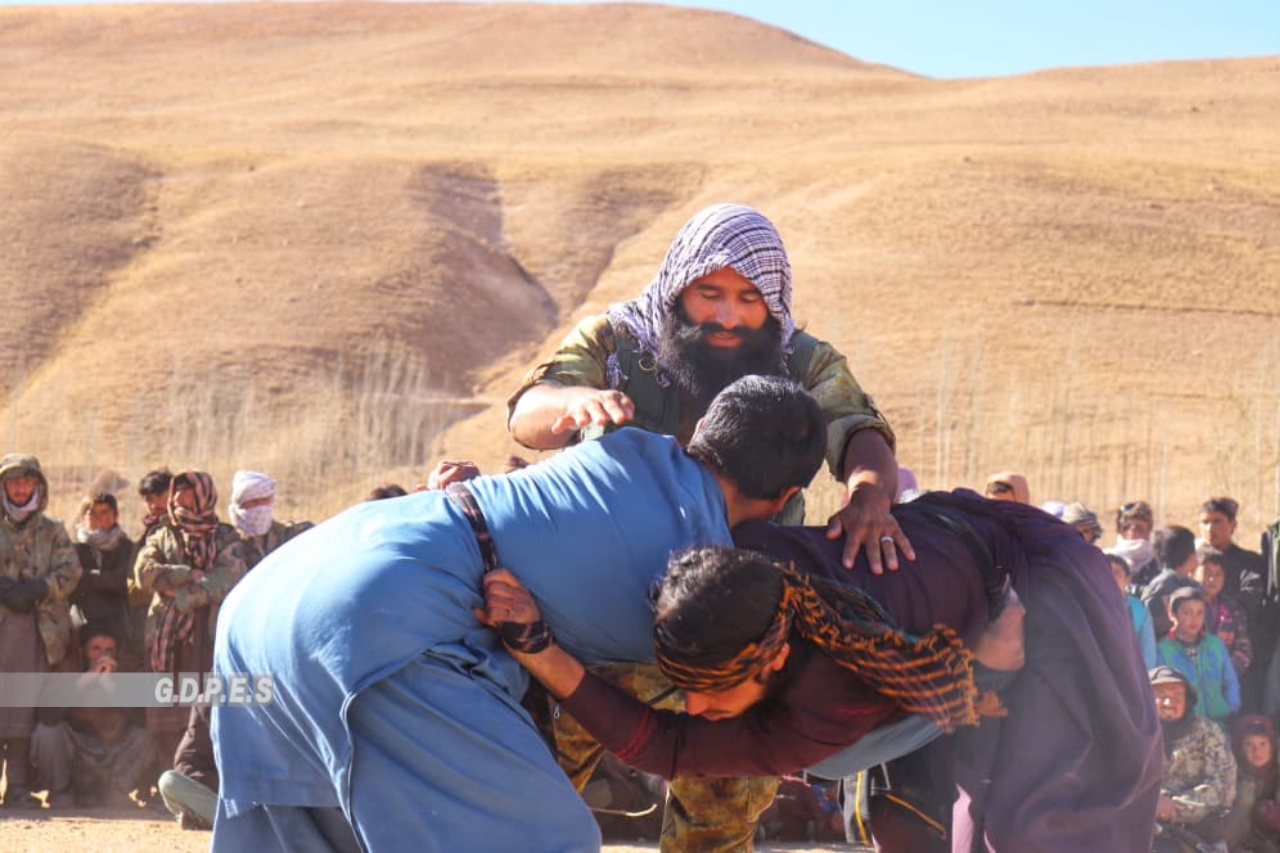 غور؛ مسابقات کشتی رستمی با اشتراک ۳۰ ورزشکار در ولسوالی الله یار برگزار گردید