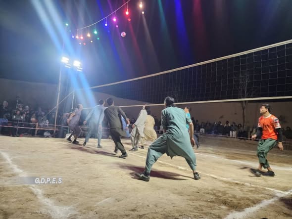 بلخ؛ دولت آباد ولسوالۍ کې د شپږو لوبډلو ترمنځ د واليبال سیالۍ وشوې