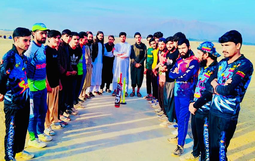 ننګرهار؛ شینوارو ولسوالۍ کې د ١٦ لوبډلو ترمنځ د ټېپ بال کرېکټ سیالۍ پیل شوې