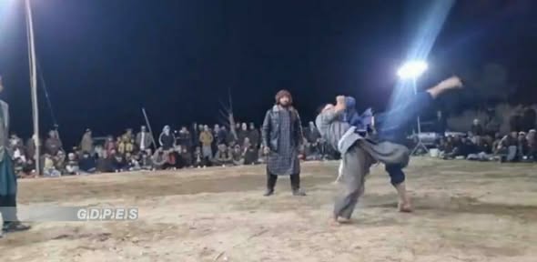 بلخ؛ مسابقات پهلوانی محلی کورش با اشتراک ۱۰۰ ورزشکار در قريه محله ولسوالی چهاربولک برگزار شد