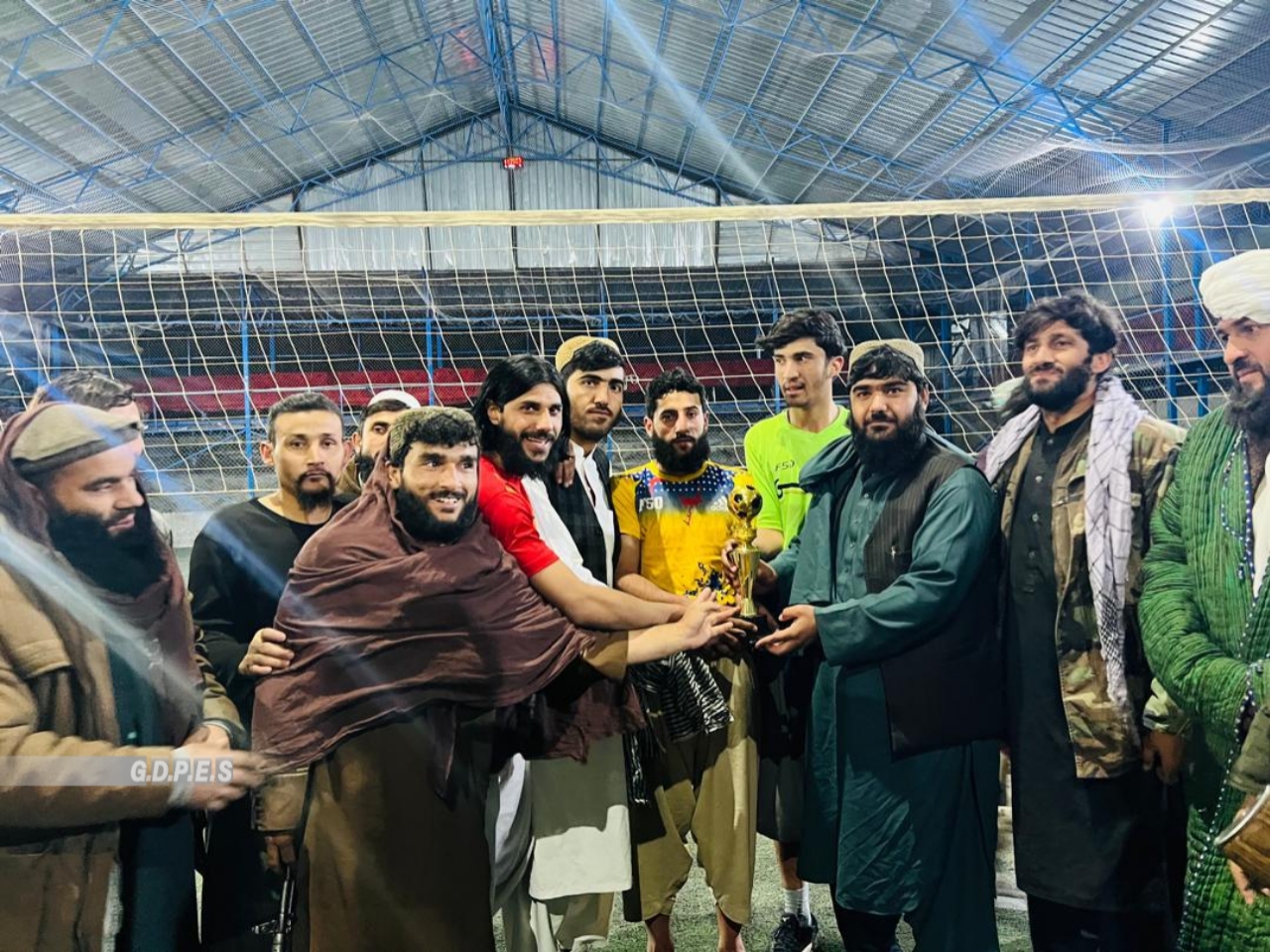 بغلان؛ مسابقات والیبال با اشتراک ۲۵ تیم در ولسوالی نهرین به پایان رسید
