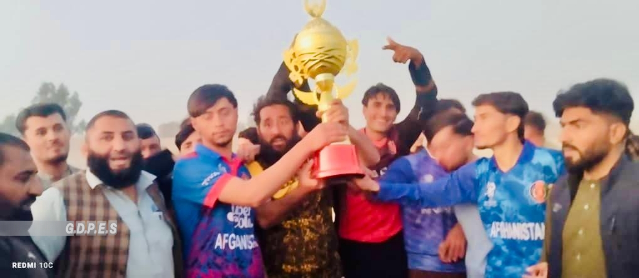 ننګرهار؛ په روداتو ولسوالۍ کې د ۳۰ لوبډلو ترمنځ د ټېپ بال کرکټ سیالۍ پای ته ورسېدې