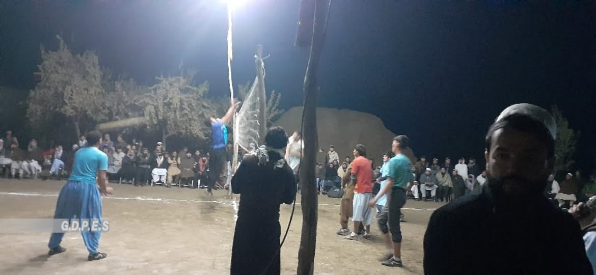 کندز؛ په قلعه زال ولسوالۍ کې د شپږو لوبډلو ترمنځ د والیبال سیالۍ پای ته ورسېدې
