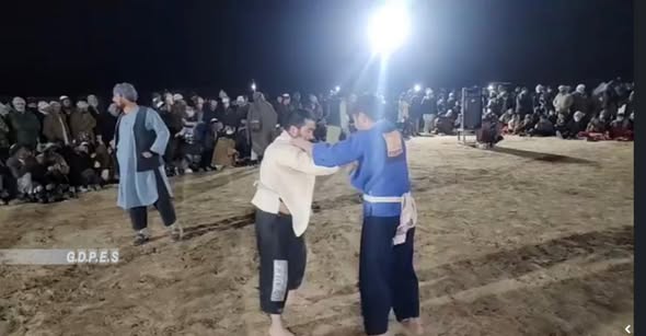 بلخ؛ د چهاربولک ولسوالۍ په کوک آباد کلي کې د ۹۰ پهلوانانو ترمنځ د کورش سیمه ییزې سیالۍ وشوې