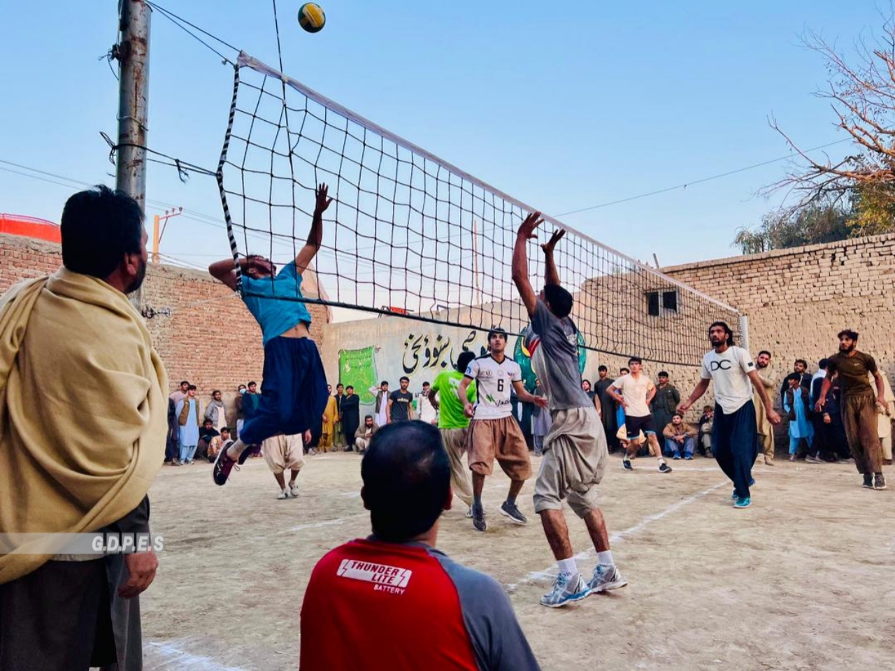 ننګرهار؛ په بهسودو ولسوالۍ کې د ۱۶ لوبډلو ترمنځ د والیبال سیالۍ پای ته ورسېدې