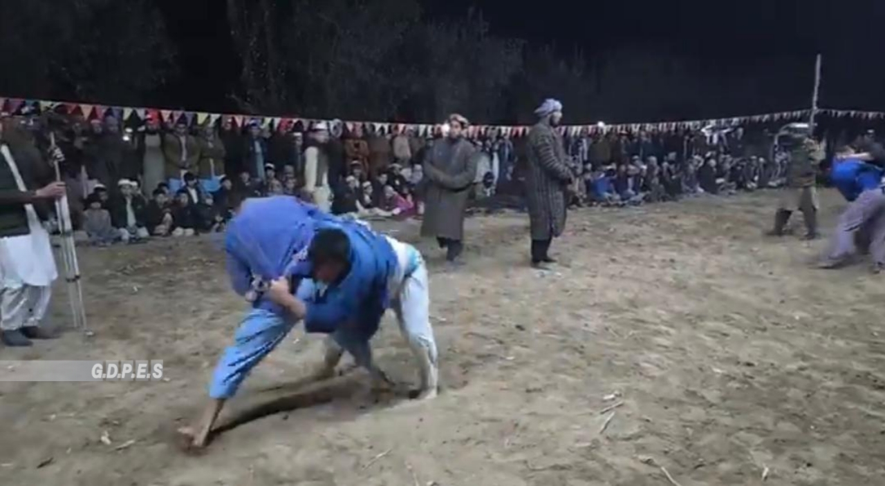 بلخ؛ په کلدار ولسوالۍ کې د ۱۰۰ پهلوانانو ترمنځ د کورش سیمه ییزې سیالۍ وشوې