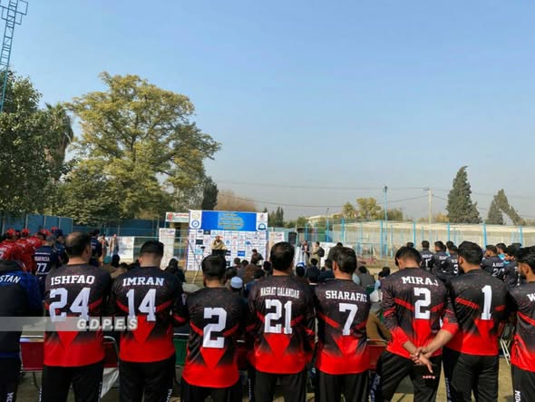 ننګرهار؛ په مرکز جلال اباد کې د ۱۲ لوبډلو ترمنځ د ټېپ بال کرکټ سيالۍ پيل شوې