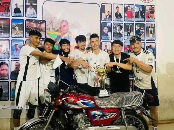 غزنی؛ مسابقات والیبال با اشتراک شانزده تیم با قهرمانی تیم عقاب بابه به پایان رسید