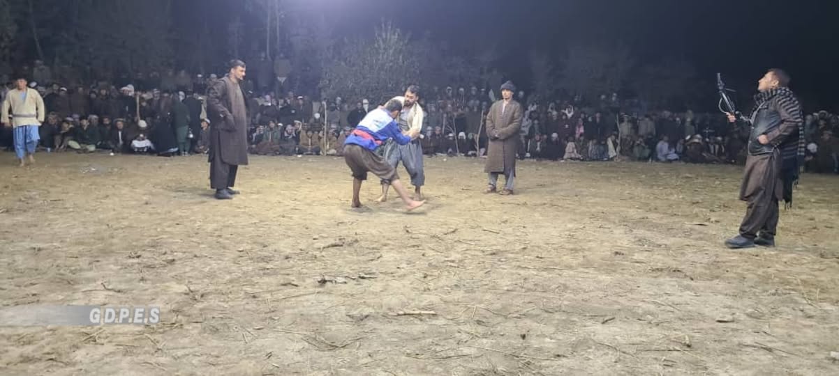 کندز؛ رقابت‌های کورش میان ۶۰ پهلوان در ولسوالی قلعه‌زال برگزار شد