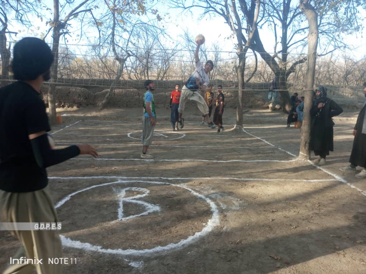 کاپیسا؛ تګاب ولسوالۍ کې د ۱۶ لوبډلو ترمنځ د واليبال سيالۍ پيل شوې