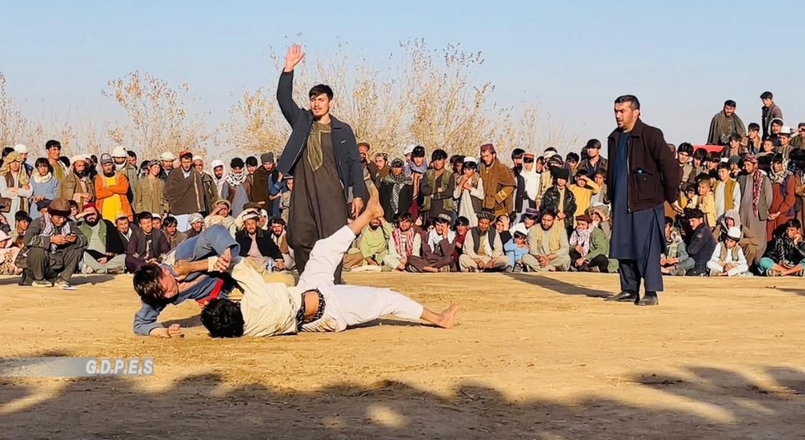 تخار؛ مسابقات پهلوانی محلی با اشتراک هشتاد ورزشکار در شهر تالقان برگزار گردید