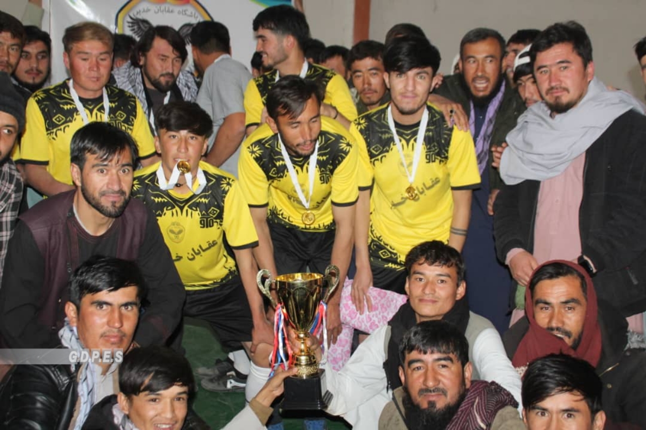 دایکندی؛ تیم والیبال عقابان خدیر قهرمان رقابت های والیبال در شهر نیلی شد